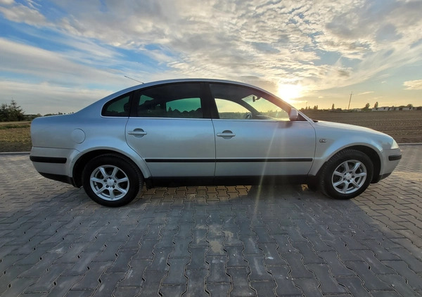 Volkswagen Passat cena 7950 przebieg: 165450, rok produkcji 2003 z Płock małe 67